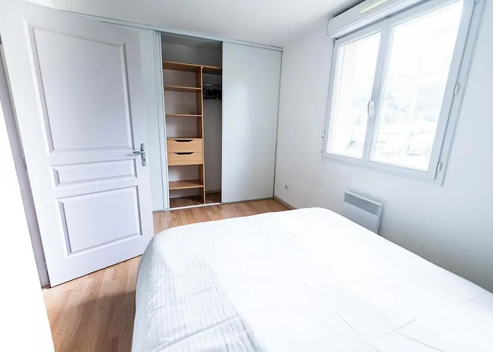 Maison 2 Chambres Avec Terrasse, 2 Parkings Et Piscine