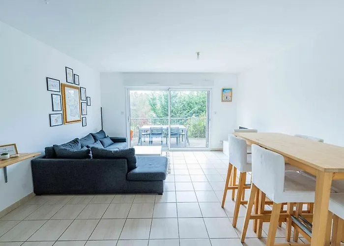 Maison 2 Chambres Avec Terrasse, 2 Parkings Et Piscine